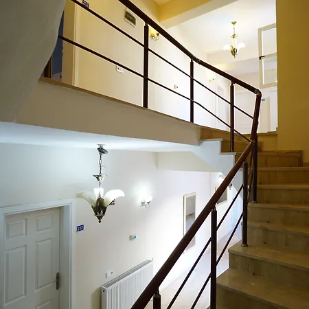 Lafontaine Hotell 2*