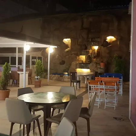 Lafontaine Hotel