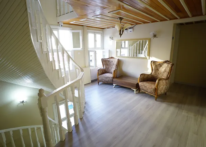 מלון Lafontaine 2*